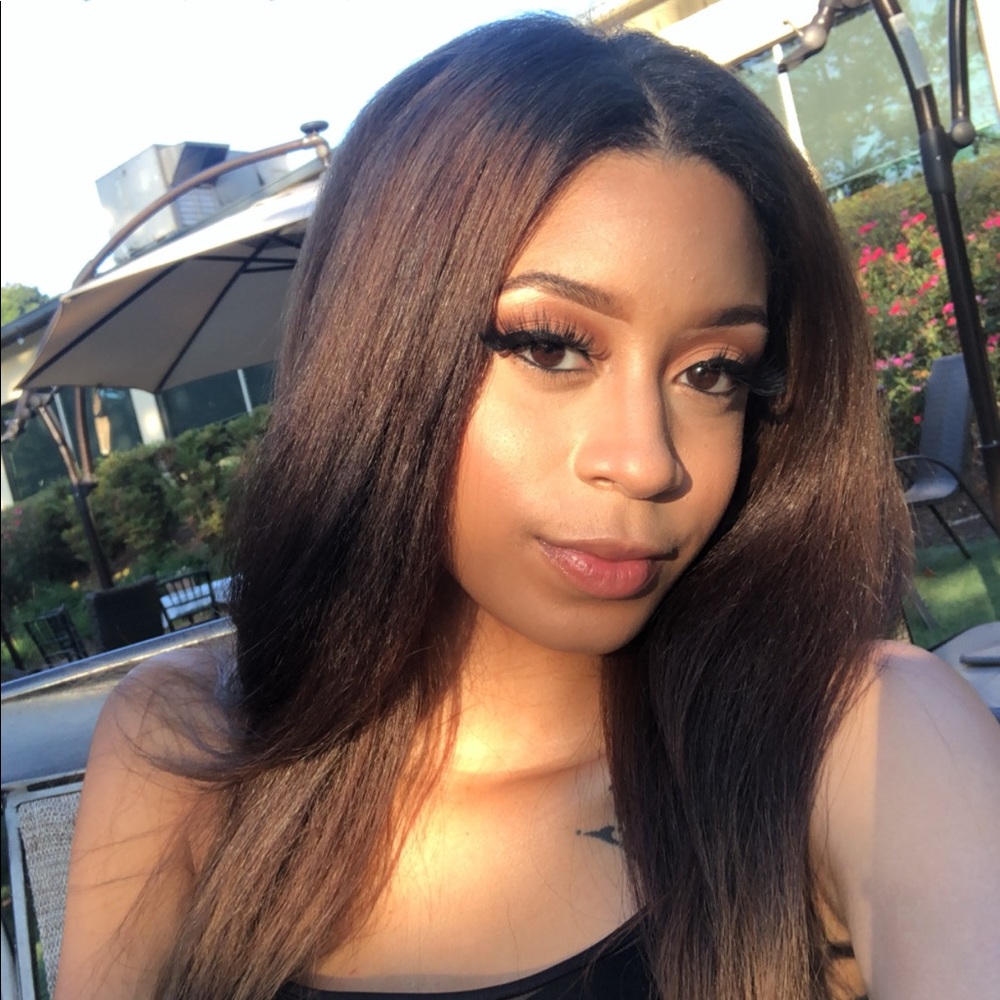 Meet your Posher, Alexis